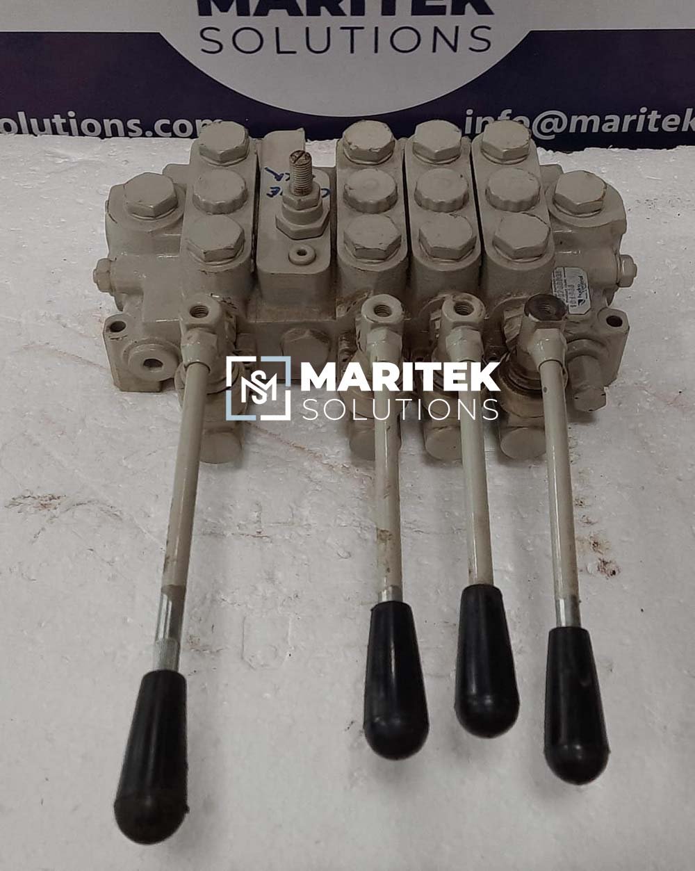 24 (4) Hydro control 101946 Hydraulic Valves