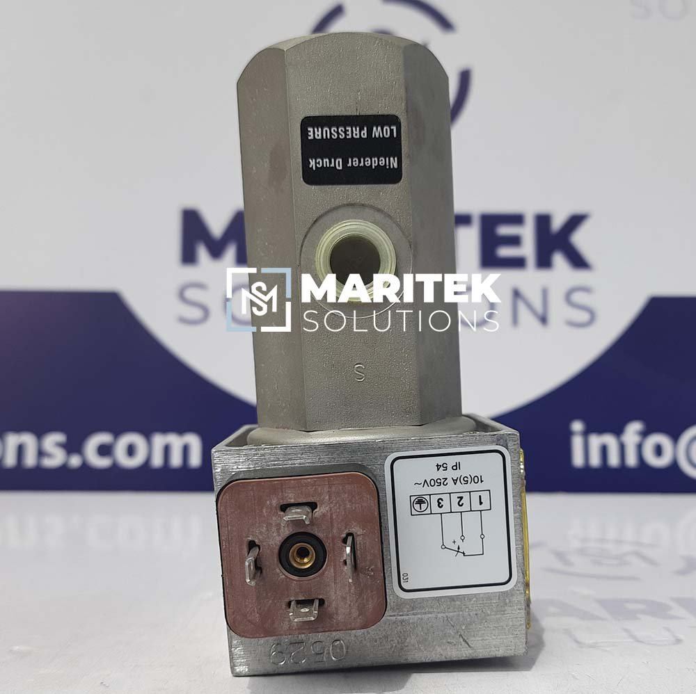 4 (3) Honeywell DDCM 16 Pressure switch