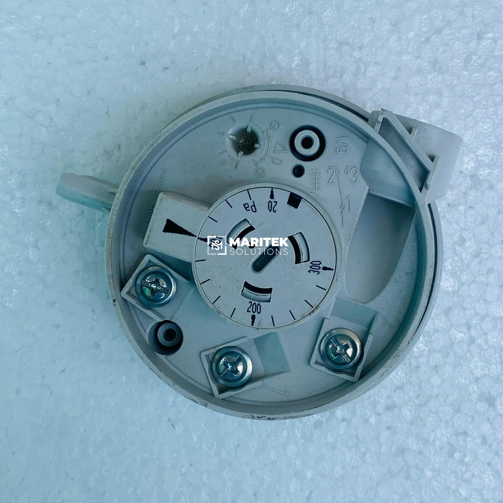12. 604.9010002 (1) Huba control 604.9210000 Diffrential pressure Switch 20-300 Pa