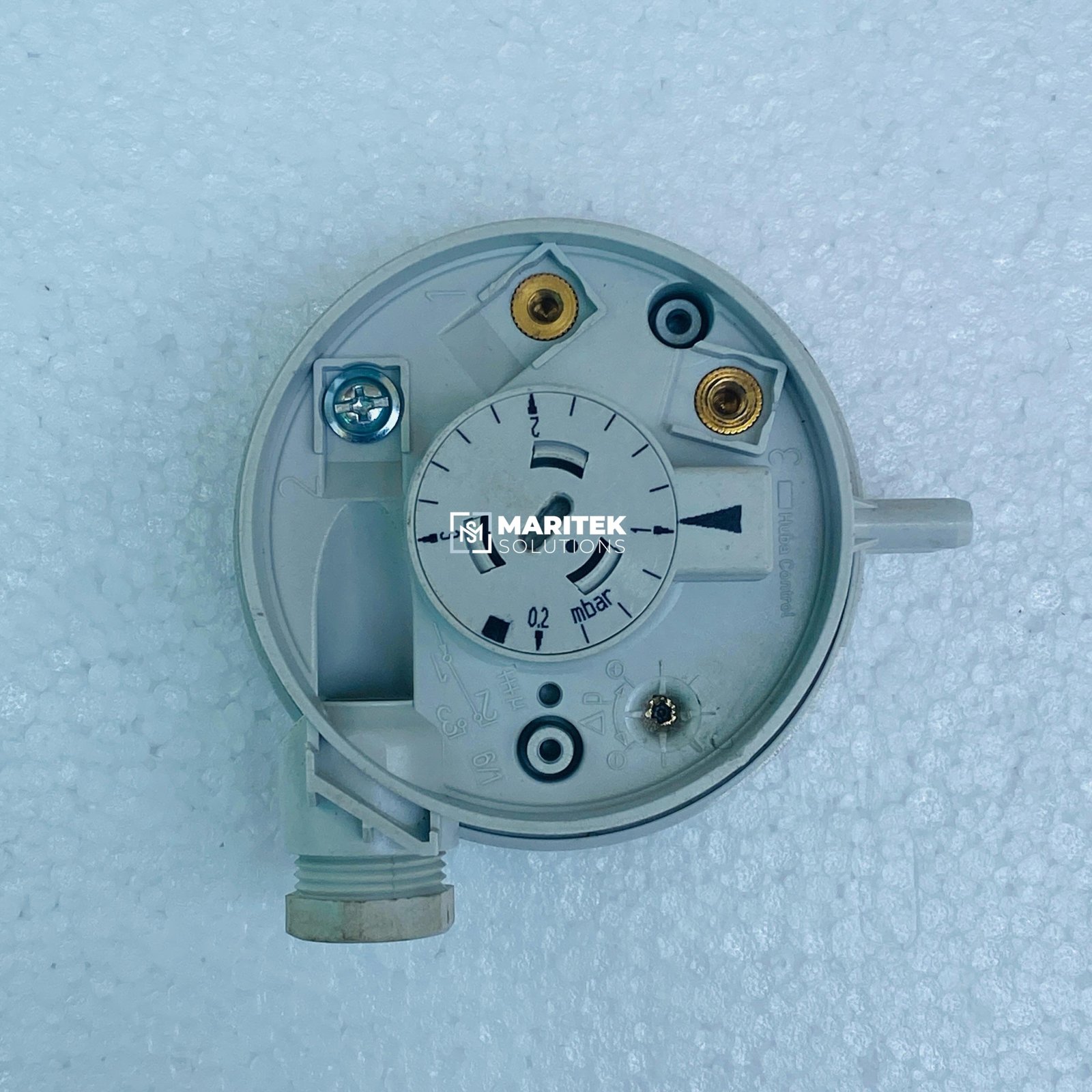 13. 604.9000000 (4) Huba control 604.9210000 Diffrential pressure Switch 20-300 Pa