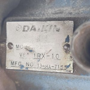 Daikin V8A 1RX-10 Hydraulic piston pump