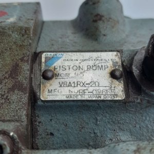 Daikin V8A 1RX-20 Hydraulic piston pump