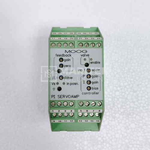 31. G122-824-001 (2) Moog Australia G122-824-001 PI Servo Amplifier module