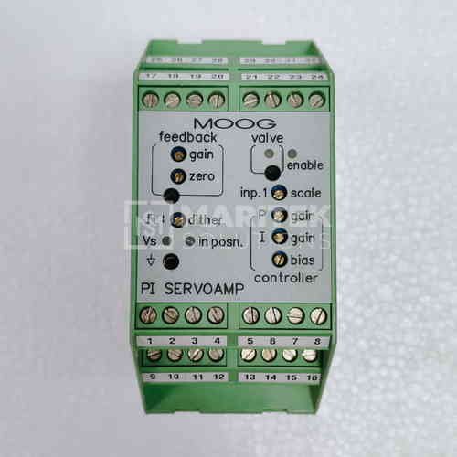 32. G122-824-002 (4) Moog G122-824-002 PI Servo Amplifier